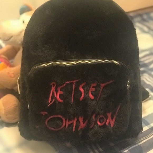 ❌SOLD❌NEW Betsey Johnson Fuzzy FAux Fur Backpack - Picture 2 of 4